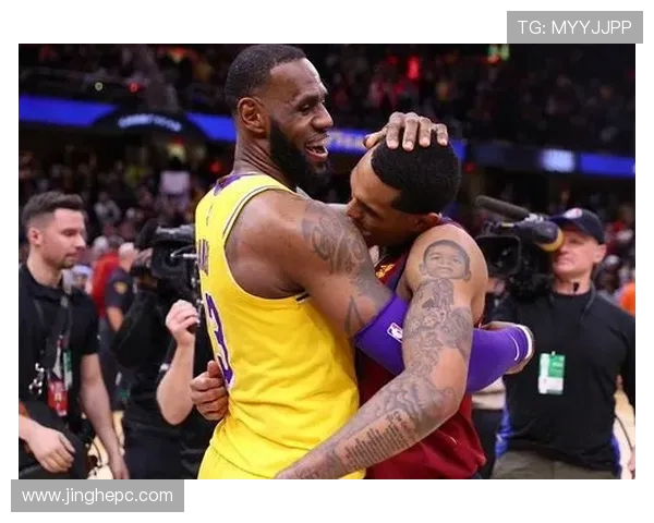 洛杉矶湖人与劲敌展开激烈对决 全场焦点赛事引爆球迷热情