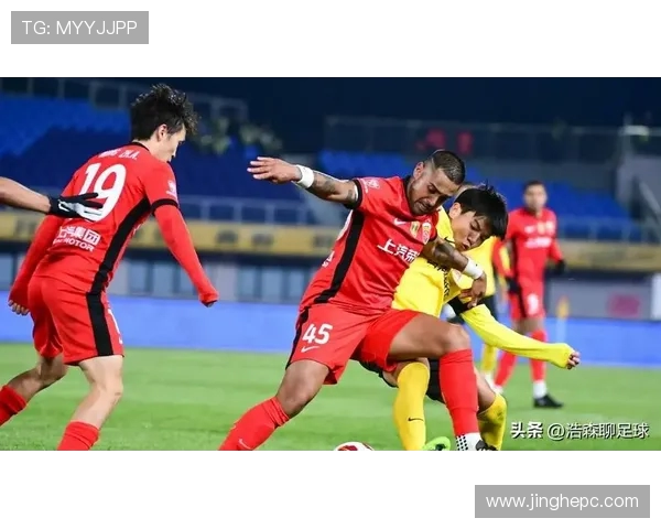 上海海港迎强敌激战巅峰对决豪门争锋再掀中超冠军悬念风暴 上海海港迎强敌激战巅峰对决豪门争锋再掀中超冠军悬念风暴